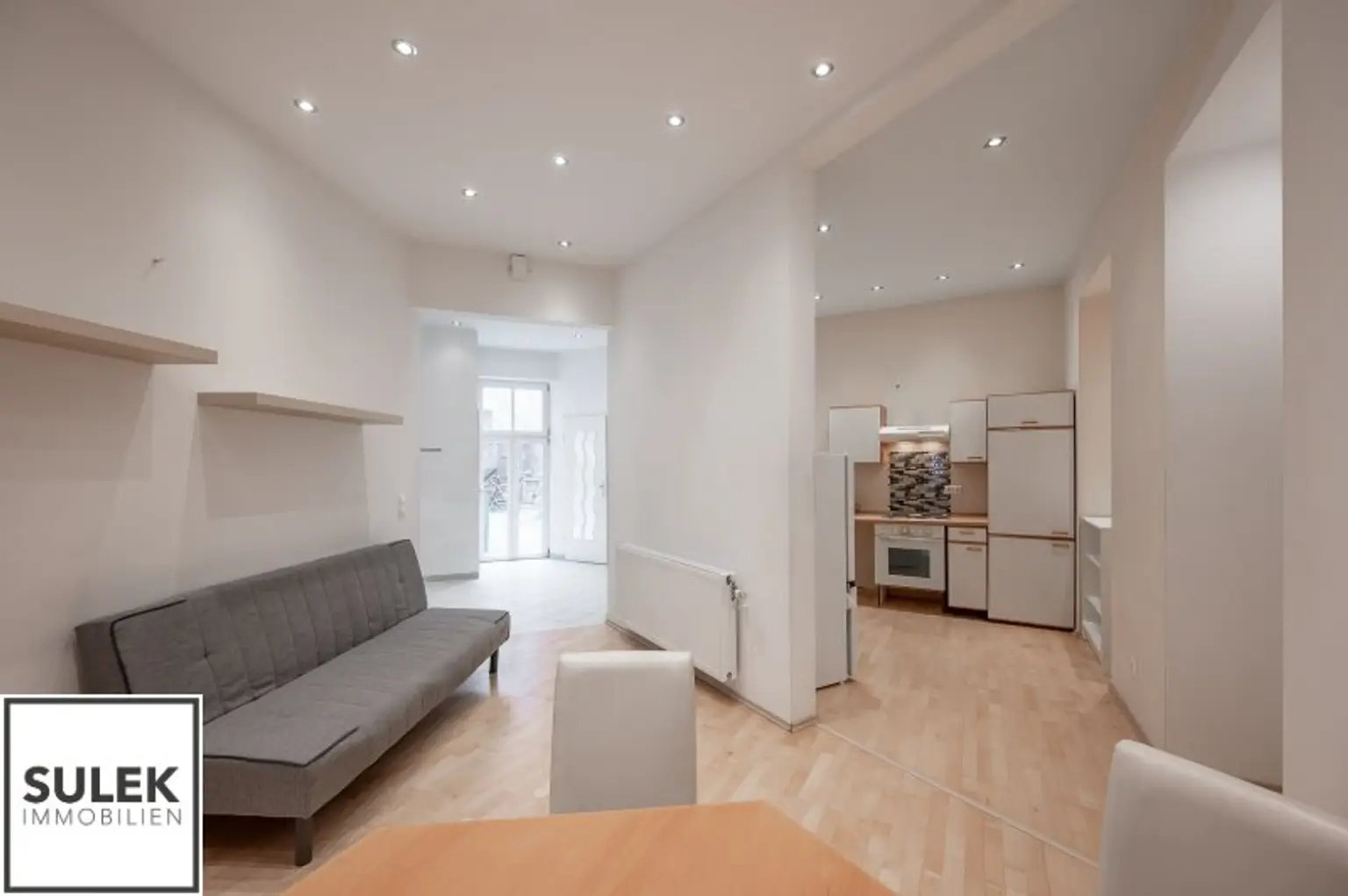 Ab sofort beziehbar: teilmöblierte Altbau-Erdgeschosswohnung nahe U3 Johnstraße