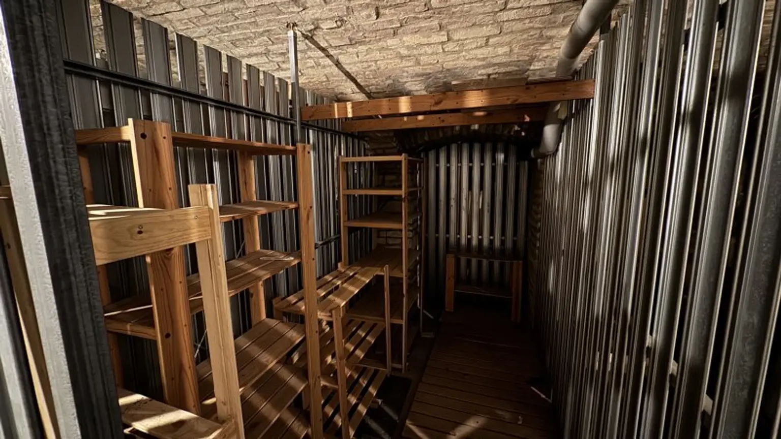 Lage Lage Lage - 99 m² Wohnung mit Potenzial & 4 Zimmern Nähe Kutschkermarkt