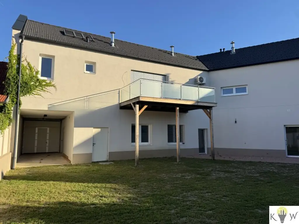 Barrierefreie "energieeffiziente" Wohnung mit Flair - Erstbezug nach Sanierung