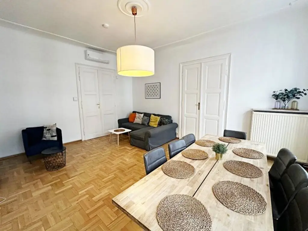 OPERNRING, STAATSOPER, klimatisierte 106 m2 Altbau, 3 Zimmer, Möblierung möglich, Extraküche, 2 Bäder, 4. Liftstock