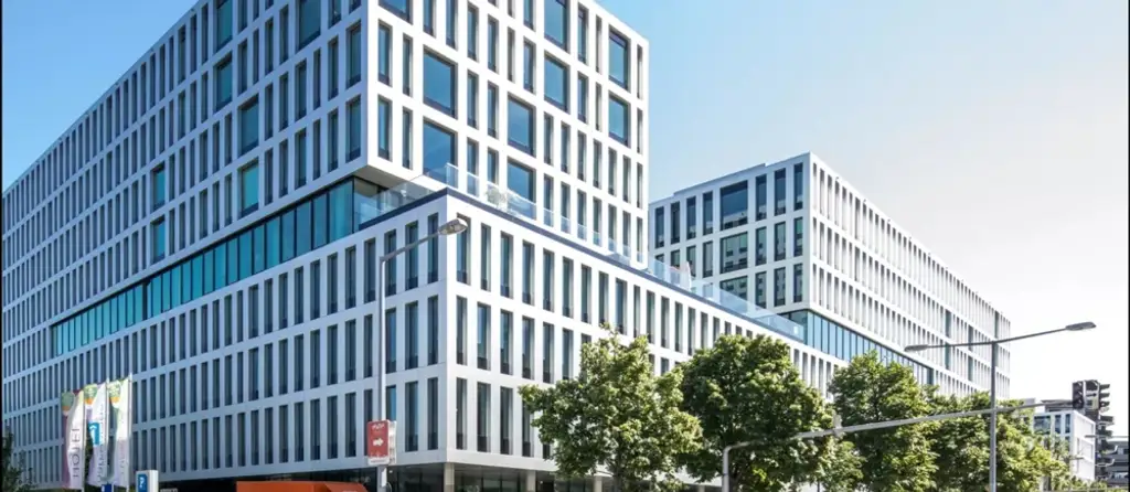 DENK DREI | Büro mit Blick auf die Trabrennbahn