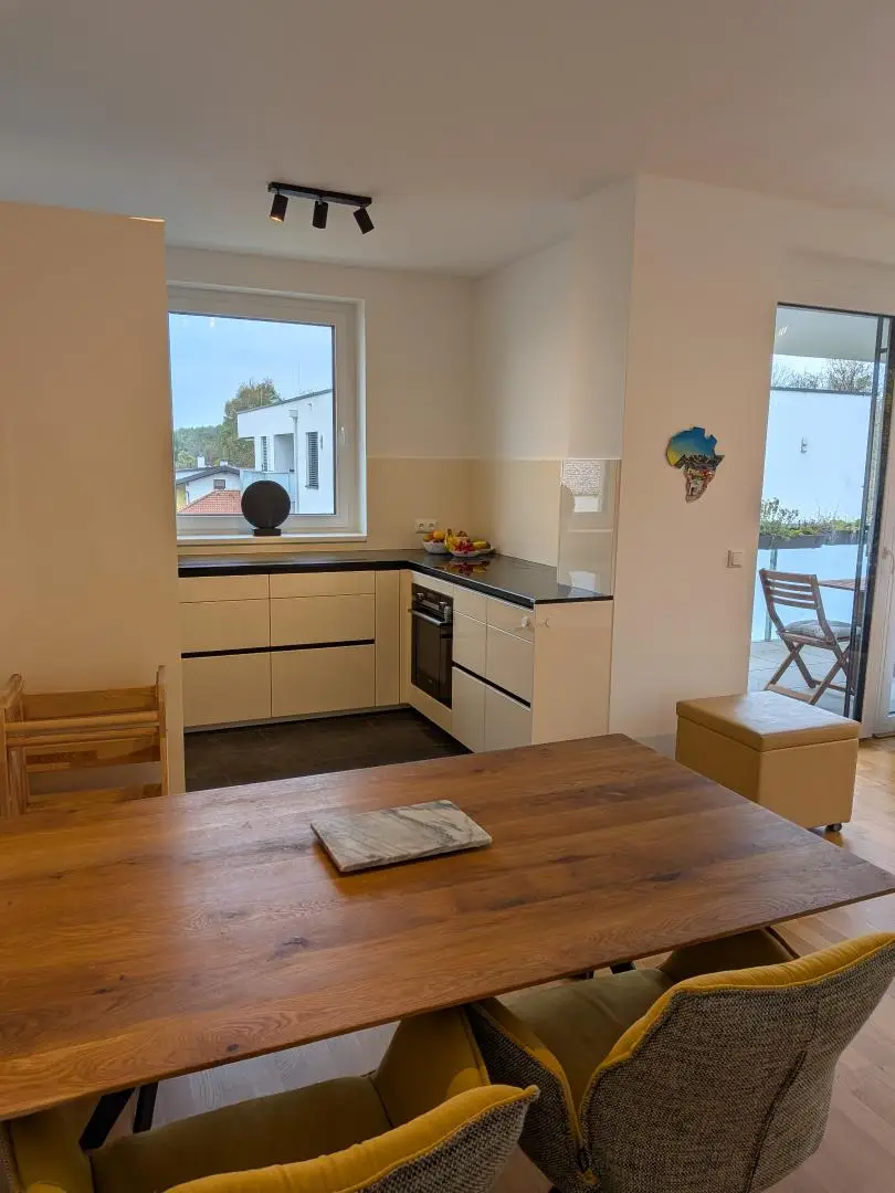 4-Zimmer-Wohnung mit Loggia und Blick ins Grüne