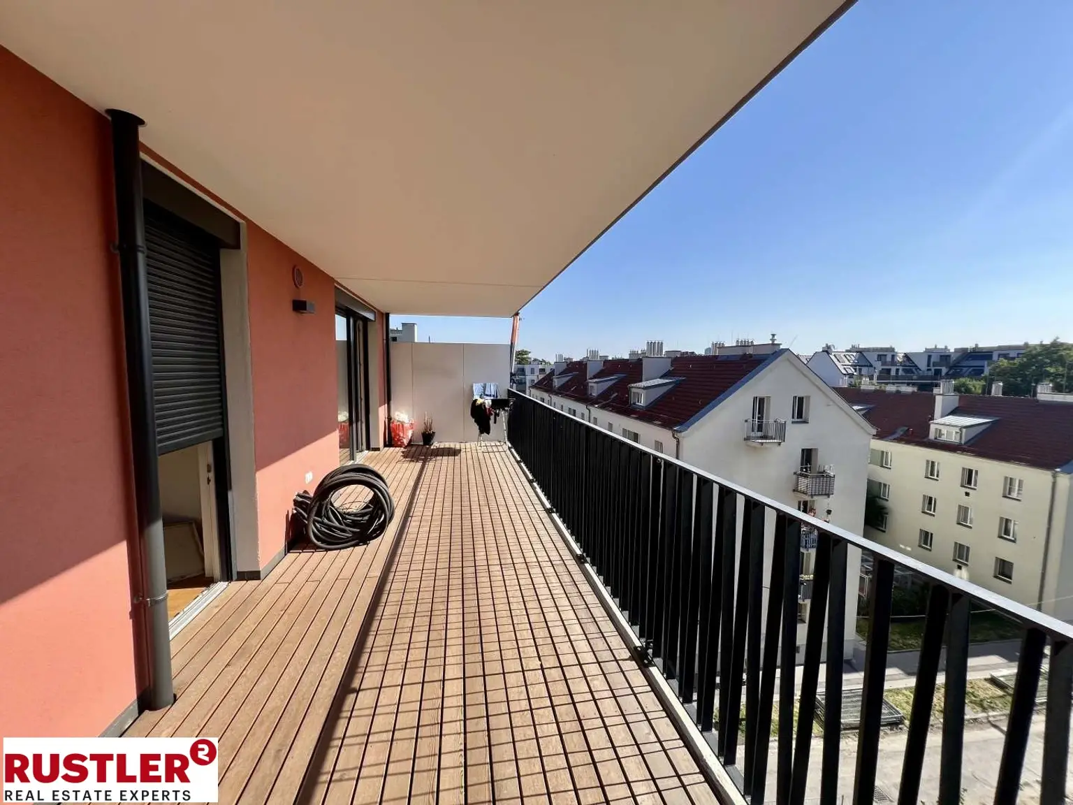 **ATTEMSGARTEN - HOCHWERTIGE 4 Zi WOHNUNG INKL. KÜCHE - 2 TERRASSEN - 2 BÄDER UND FITNESS**