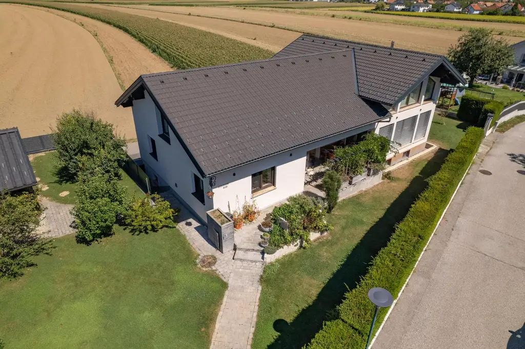 Exklusives Einfamilienhaus mit Ausblick und Wellnessbereich