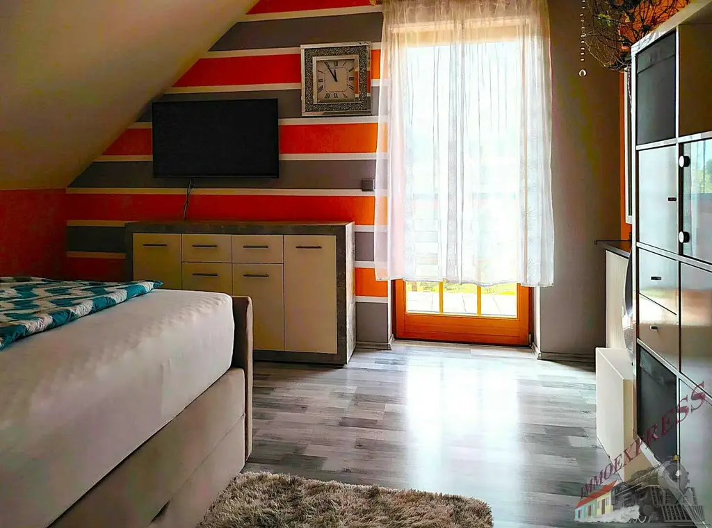 Tolles Einfamilienhaus mit Pool, Panorama-Ausblick und moderner PV-Anlage – hier fühlt sich Ihre Familie zuhause!