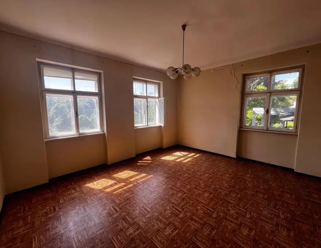 Einfamilienhaus mit Charme und Potenzial in Toplage Eisenstadts - sanieren oder neu bauen (Provisionsfrei)