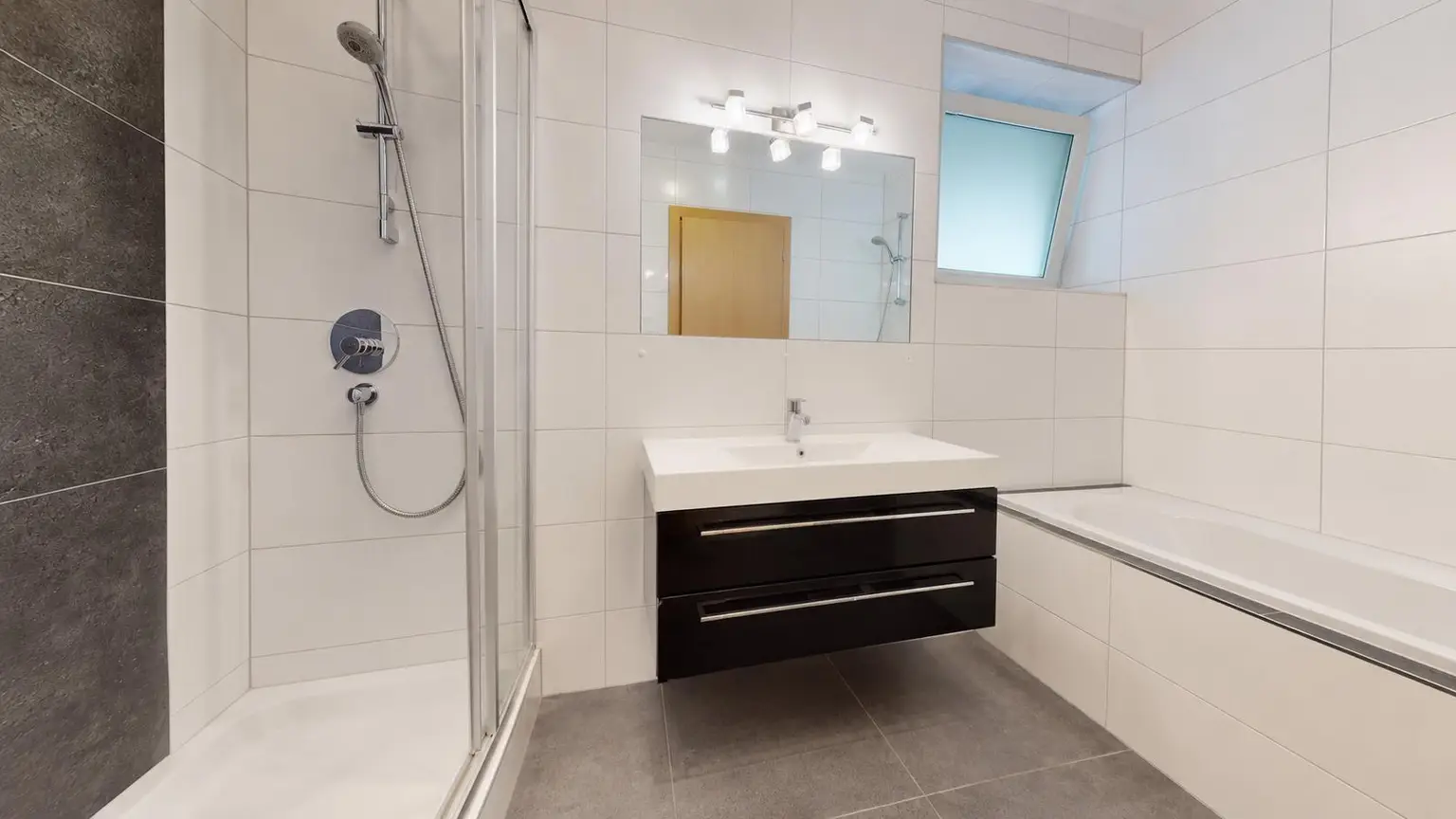 Landeck - Wohnung - OG Badezimmer
