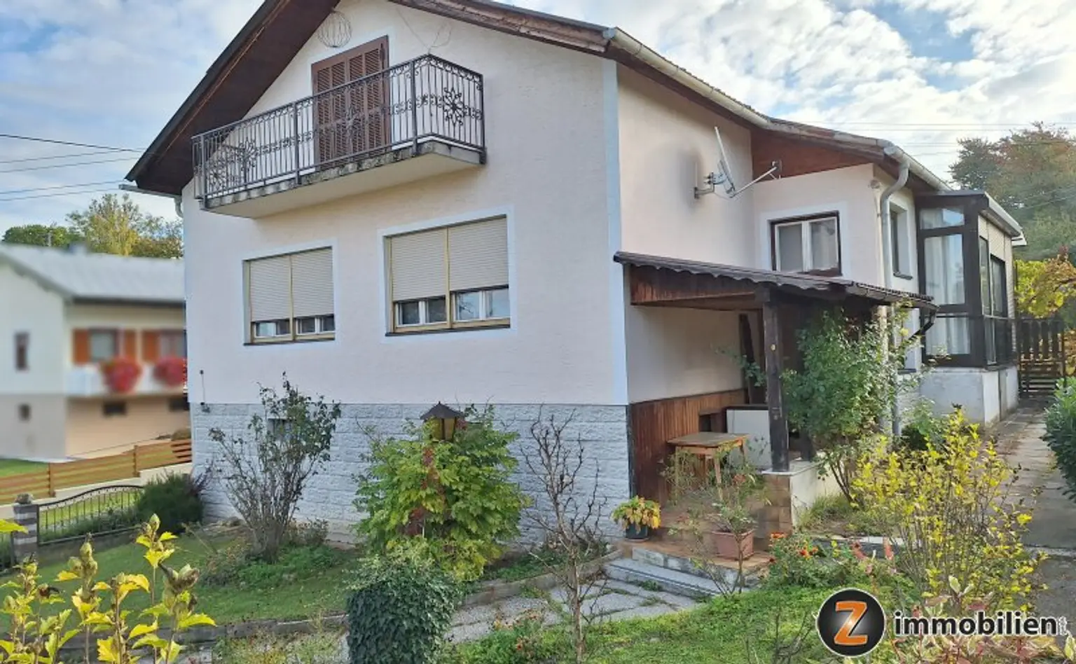 Gepflegtes Wohnhaus in ruhiger Hanglage
