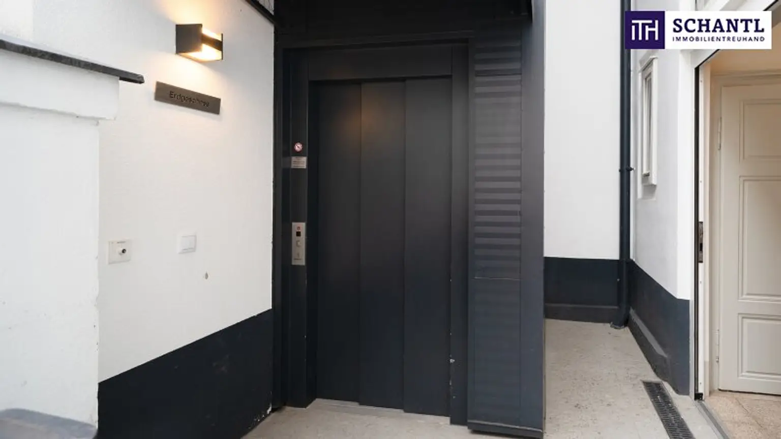 Lift im Innenhof