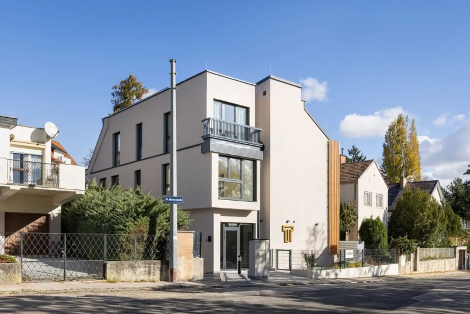 EXKLUSIVE GARTENWOHNUNG IN HIETZING MIT SALZWASSER-POOL UND SAUNA