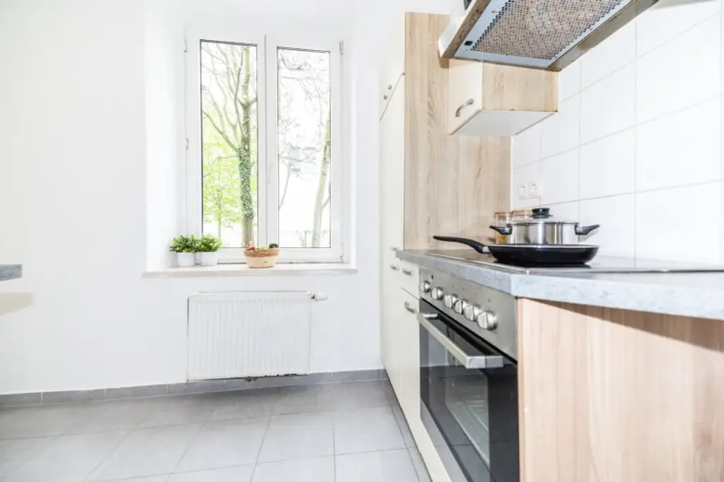 ZEITGEMÄSSES WOHNEN I MODERNE AUSSTATTUNG I HOCHWERTIGE KÜCHE I KLARE LINIEN UND ELEGANTE RAUMAUFTEILUNG I PROJEKT WOHNEN