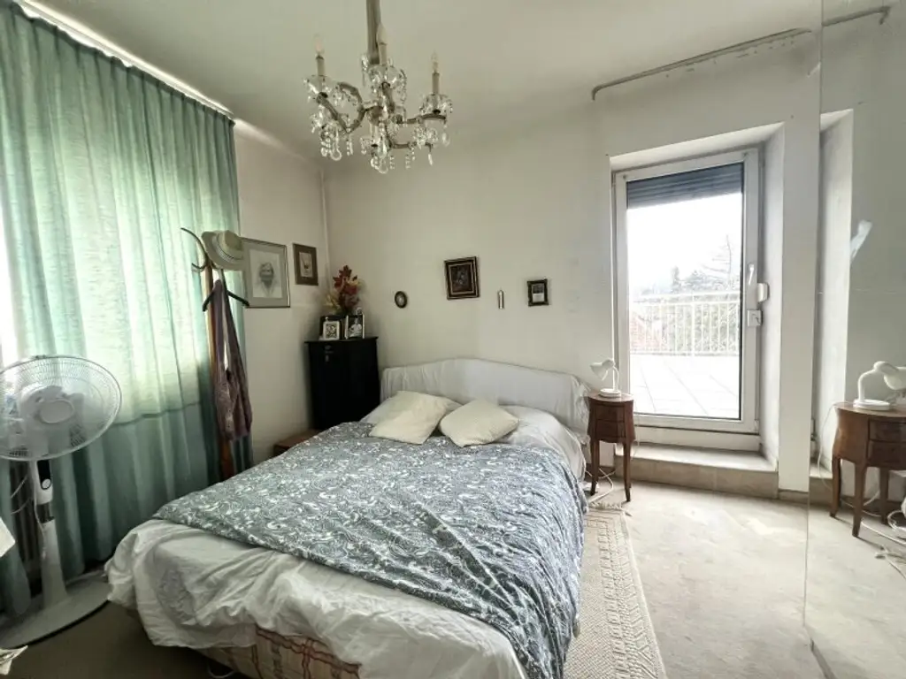 Charmante sanierungsbedürftige Dachgeschosswohnung in bester Lage direkt beim Türkenschanzpark (!)