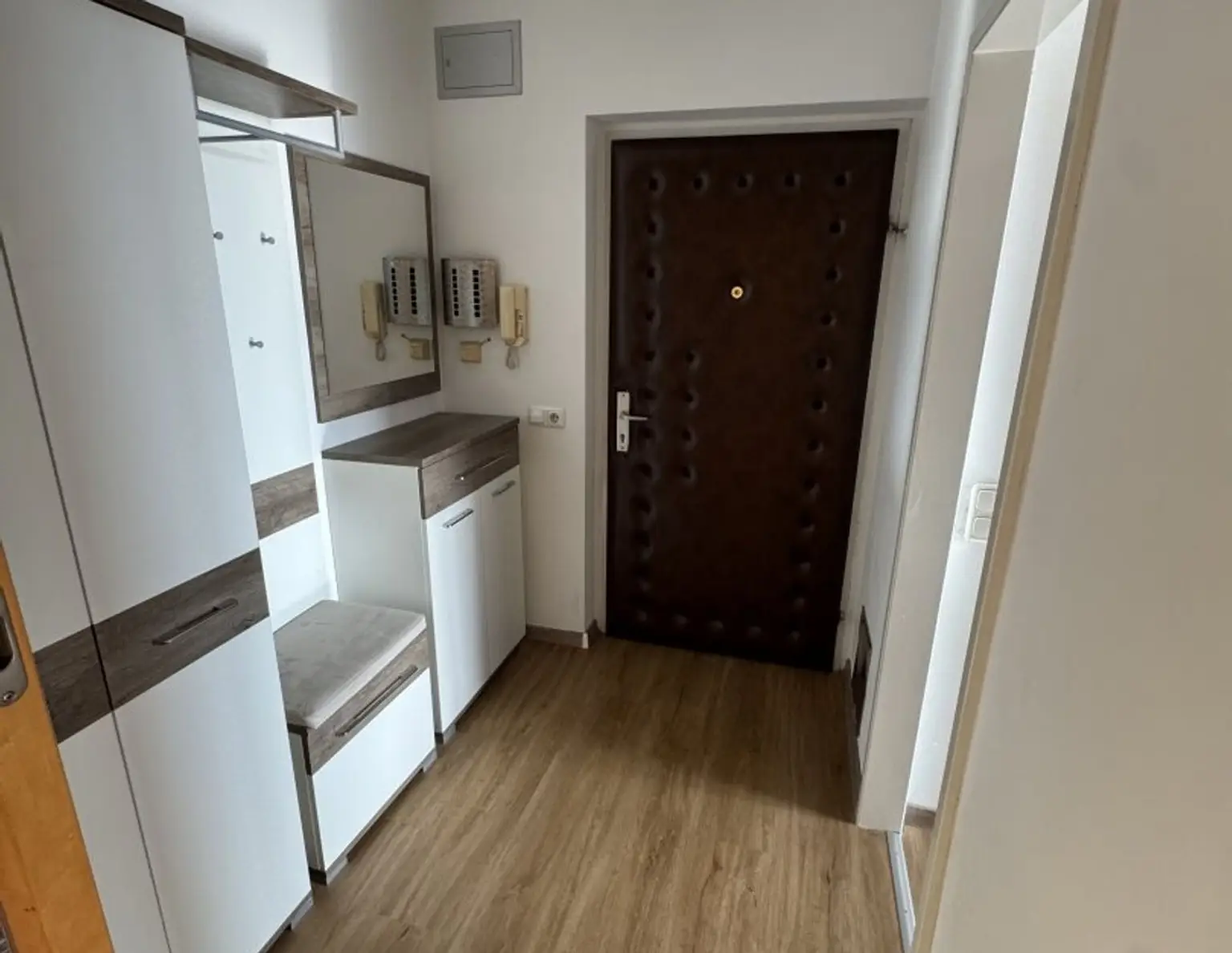 SCHÖNE 3 - ZIMMER WOHNUNG MIT VERBAUTER LOGGIA - TIEFGARAGENPLATZ UND GUTER AUSSTATTUNG