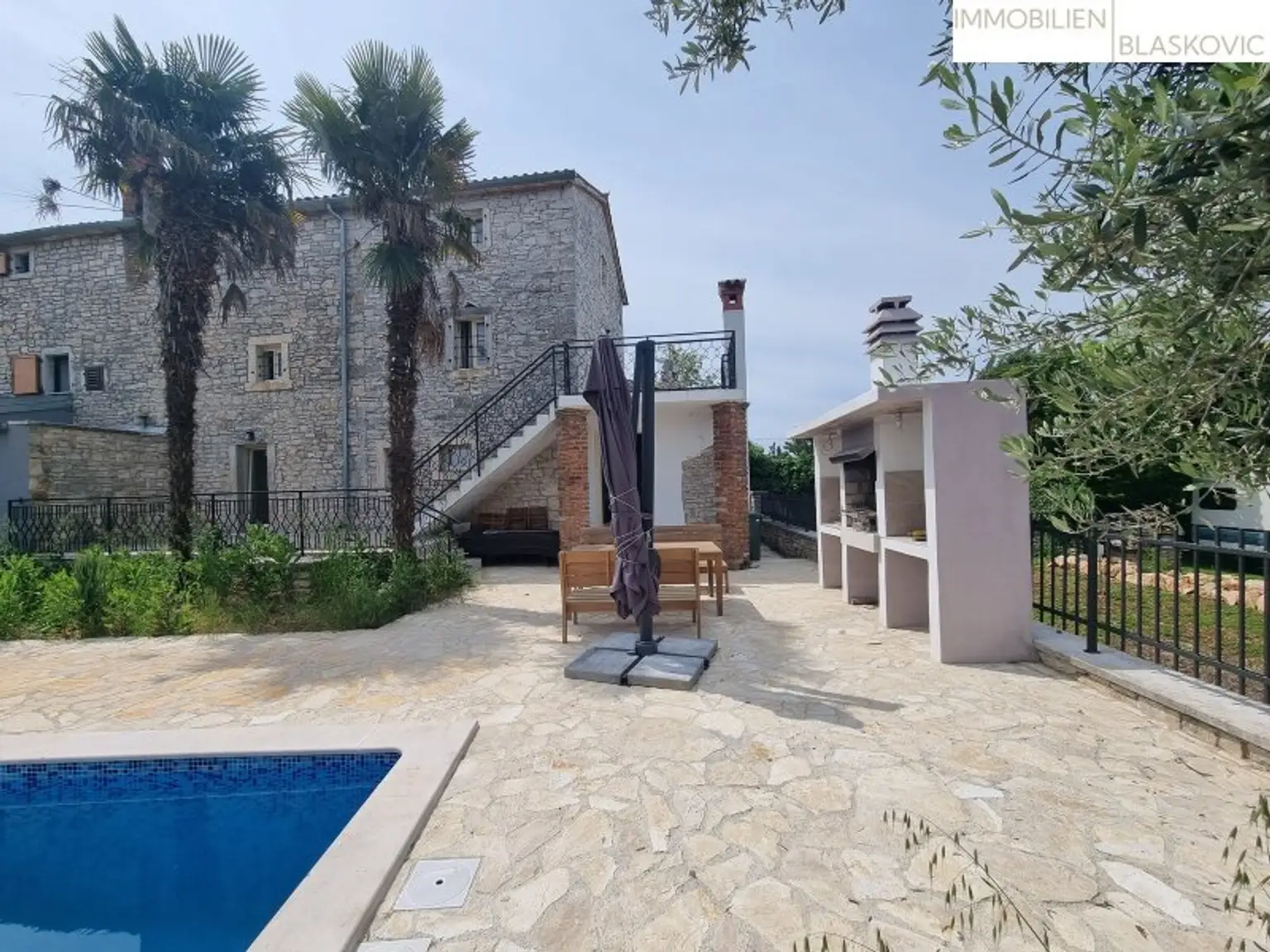 Juwel - Restauriertes Steinhaus mit Pool und Meerblick