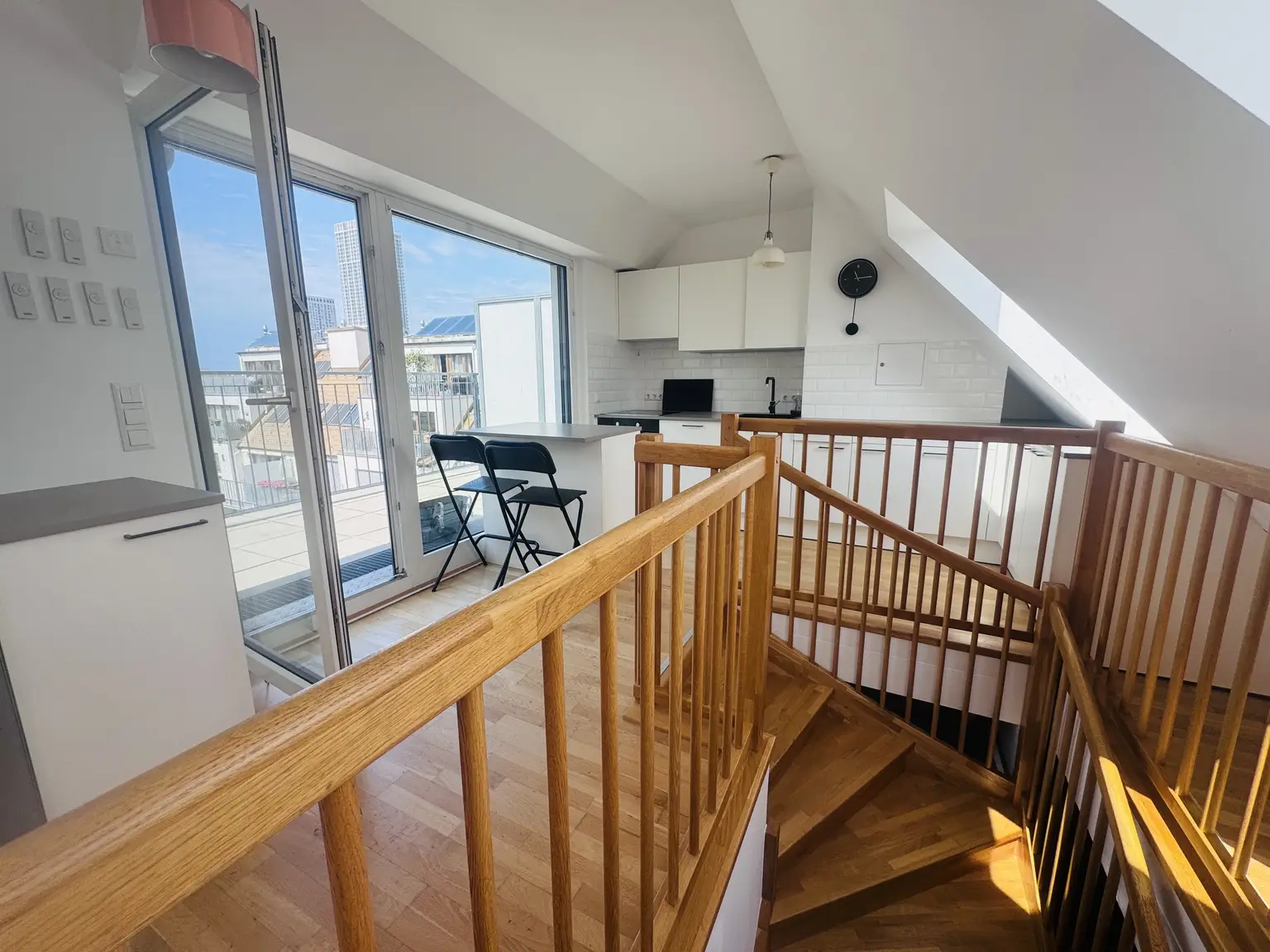 Lichtdurchflutete Dachgeschoss-Maisonette mit Südterrasse & Weitblick