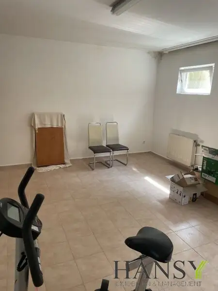 Neuwertiges Traum-Einfamilienhaus in Pfaffstätten: Stil, Pool und Gartenparadies!