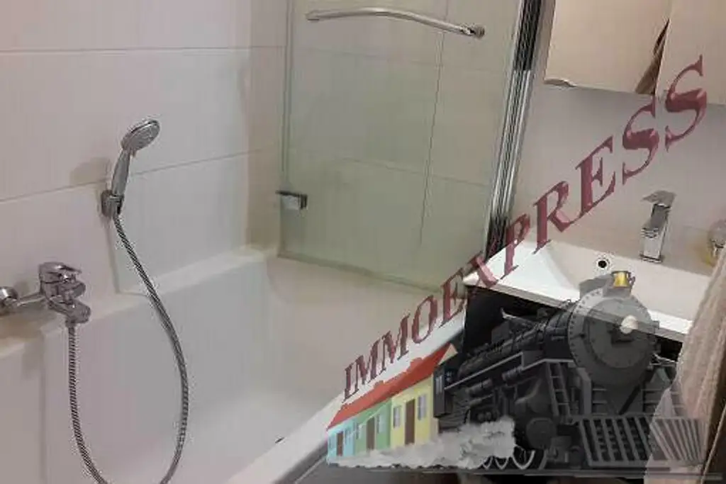 3-Zimmer-Wohnung in zentraler Lage – ideal für  WG   70 m² | 2. Stock  mit Lift