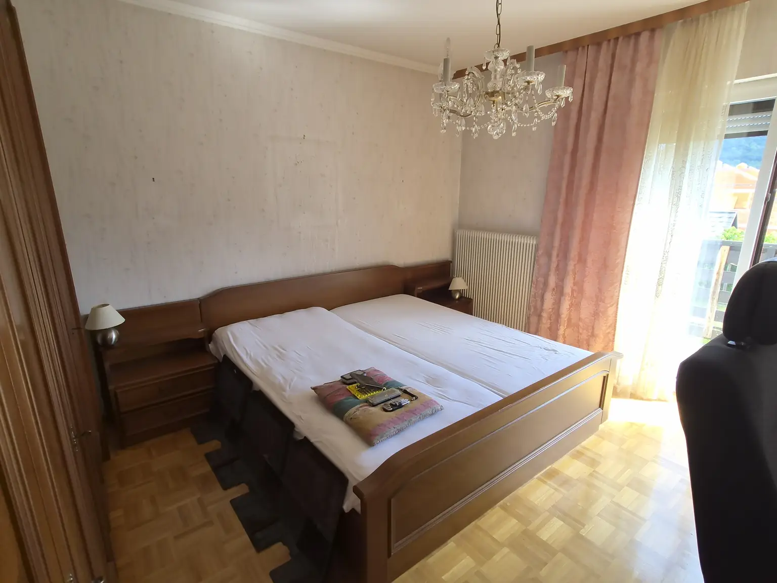 Zweifamilienhaus mit Pool am Waldesrand zu verkaufen!