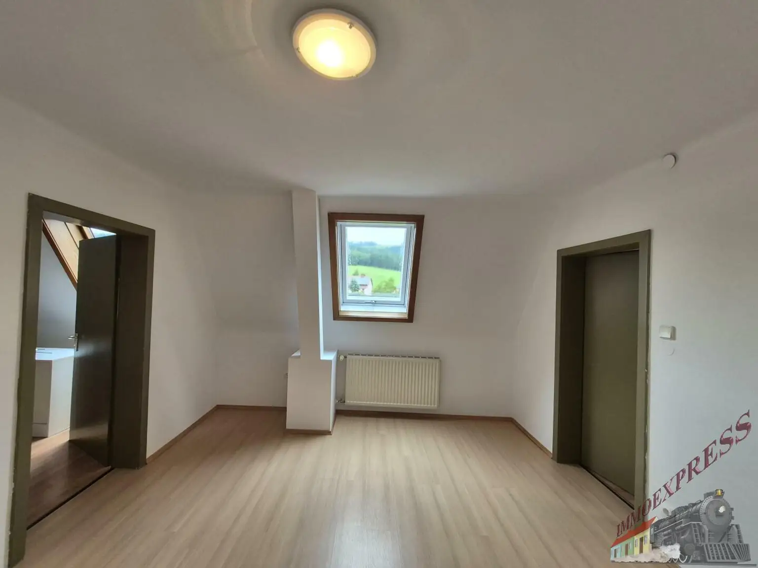 Charmantes Landhaus mit 7 Zimmern und Grünblick - ideal für Naturliebhaber.