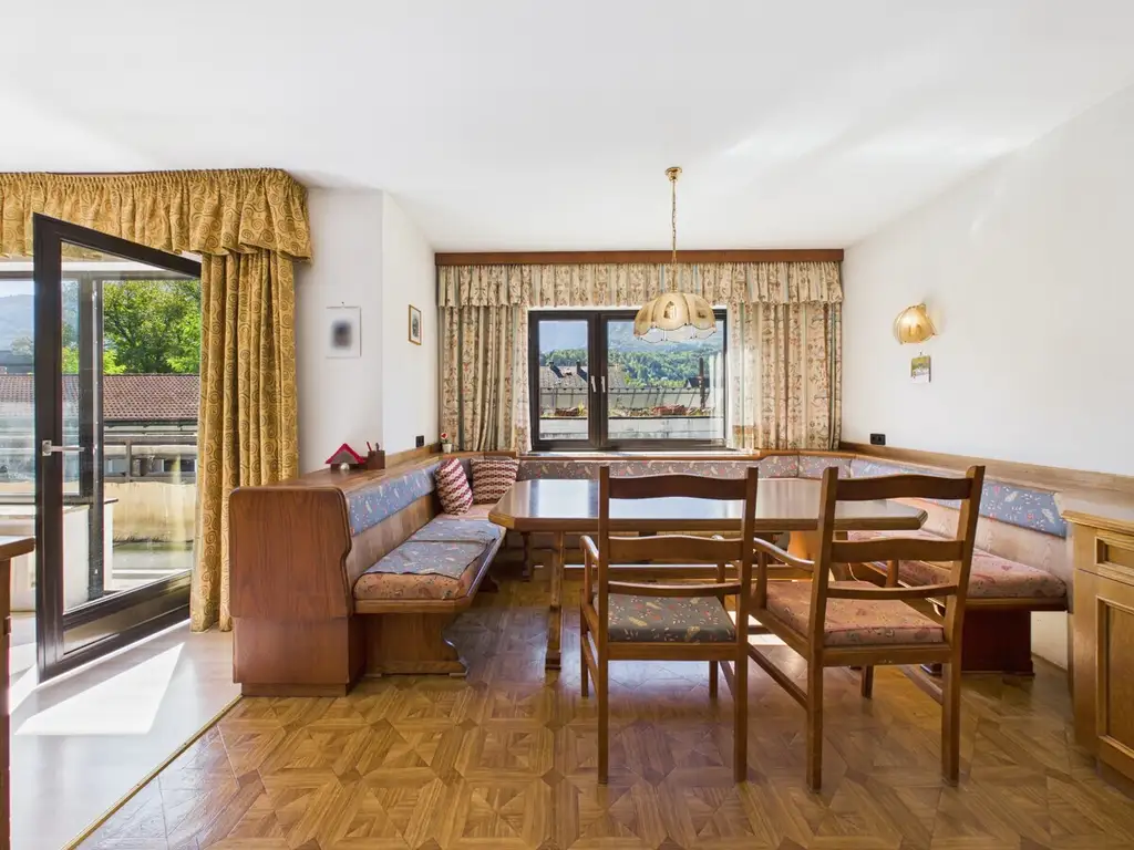 Energieautarkes Leben im Rosental – Bauland, Wohnhaus, Nebengebäude, Hackschnitzelheizung, Fernwärme