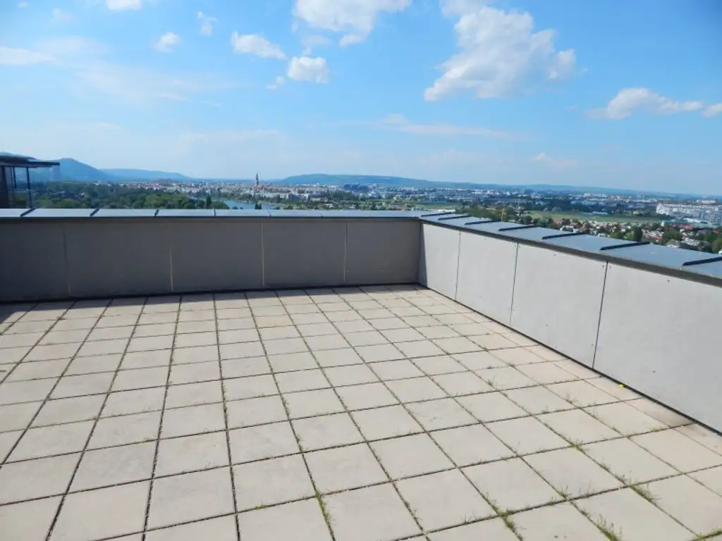 Blick zur Alten Donau vom 8.Liftstock - nähe U-Bahn und Donau Zentrum