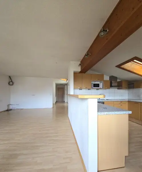 Fügen - großzügige 4 Zimmerwohnung im Dornröschenschlaf