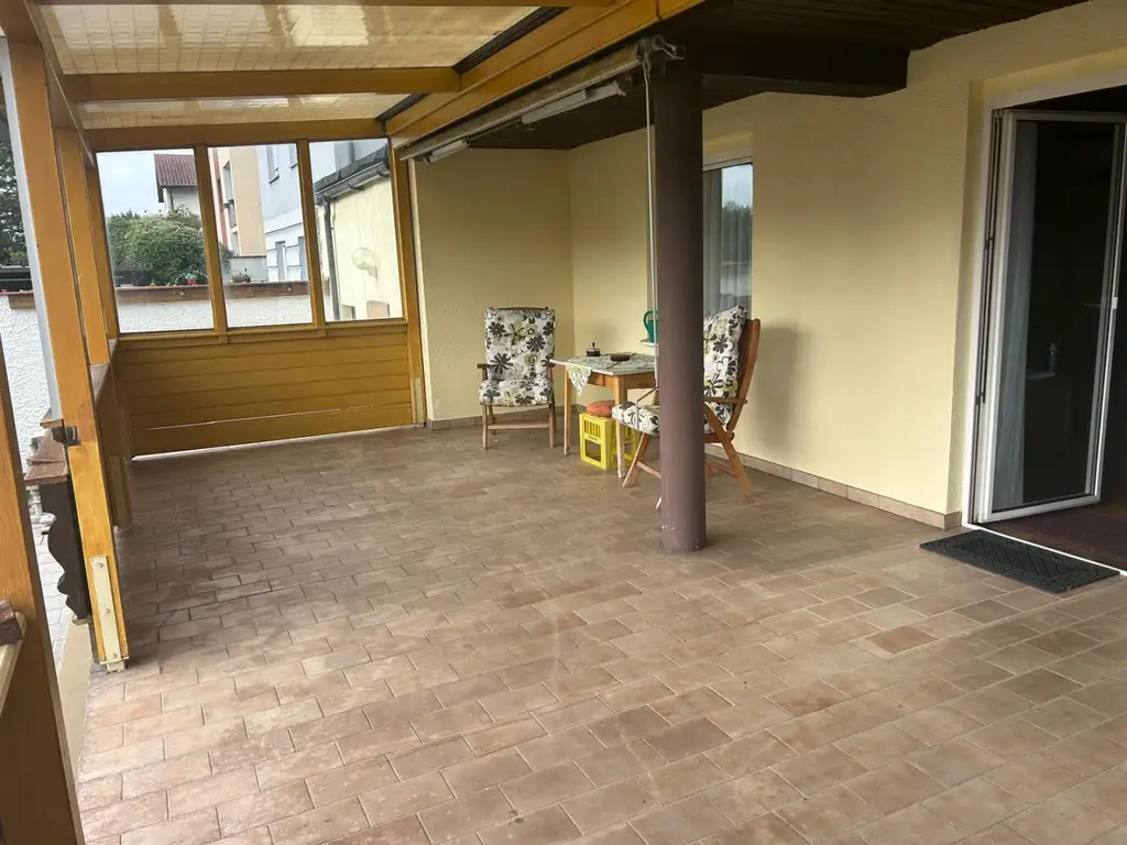 2 Familienhaus mit Pool und Outdoorküche/Poolhaus - Garage für 3 Autos -SOFORT VERFÜGBAR-DACHBODEN AUSBAUBAR