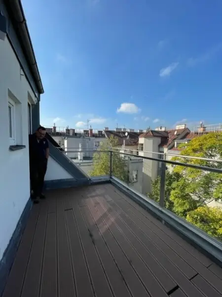 Möblierte Dachgeschoss Maisonette, 5 Zimmer, +3 (4) Schlafzimmer, 2 Bäder, Terrasse, offener Kamin - sehr attraktive Wohnung | furnished 4 BR apartment with 3 bathroom and terrace