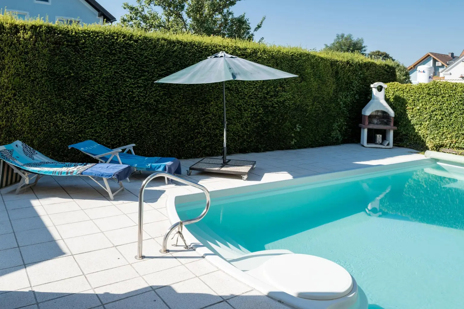 Ihr neues Zuhause: Haus mit Pool, Wintergarten & Komfort