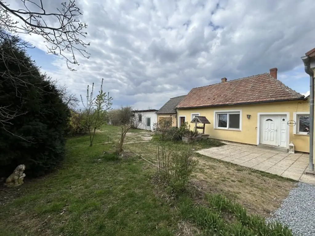 +++ Charmantes Landhaus mit großem Grundstück – in Szakony (Ungarn) +++