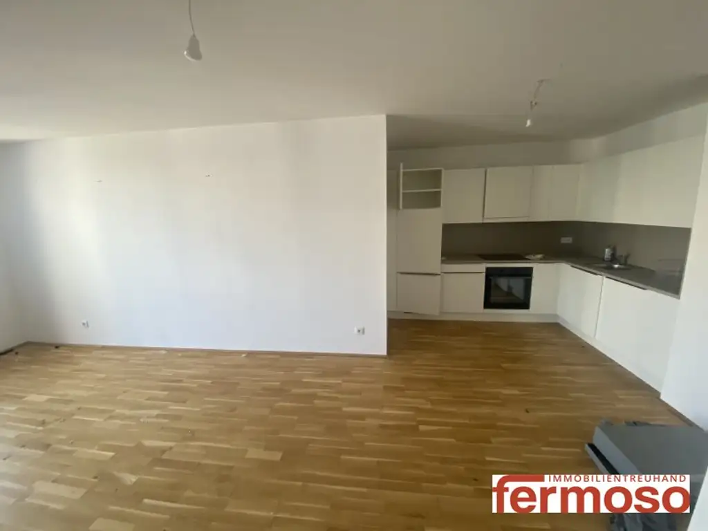 Helle 2-Zimmer Wohnung in einem Neubaukomplex