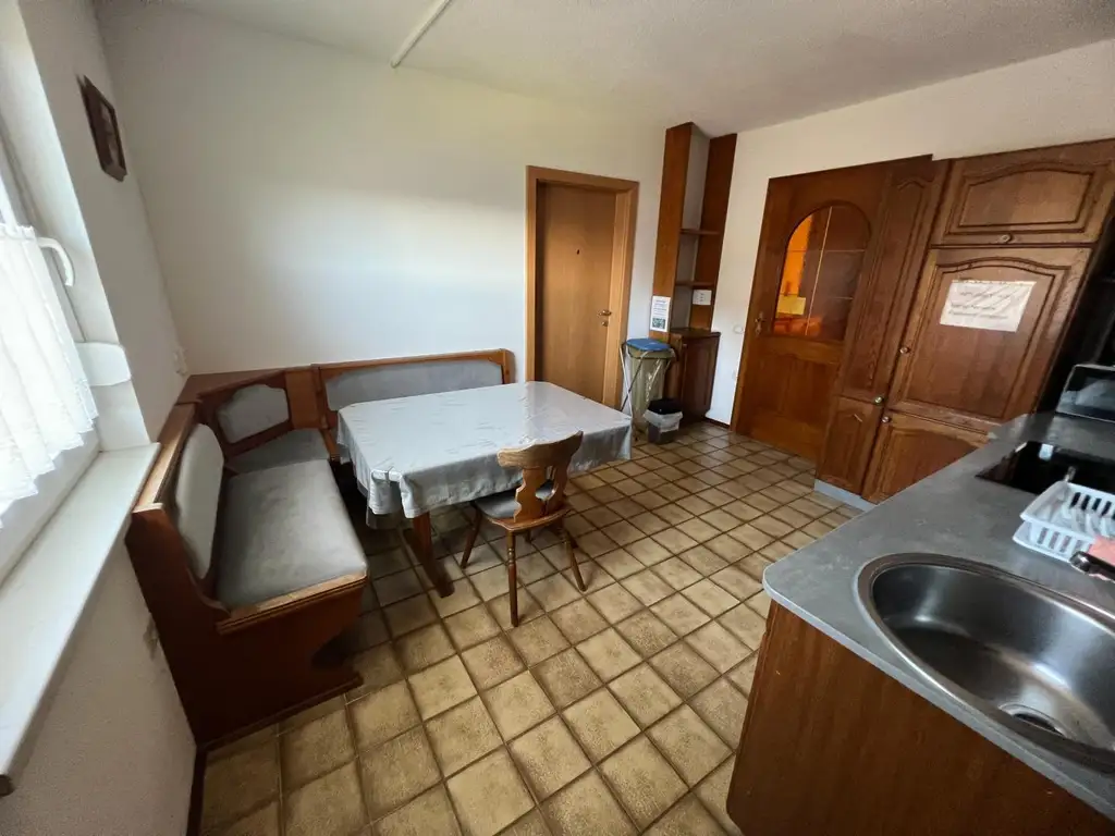 OPEN HOUSE! Großzügiges leistbares Wohnhaus mit 3 getrennte Wohneinheiten, Traumgarten, Doppelgarage und vielen Parkplätzen Tuffeltsham in Redlham