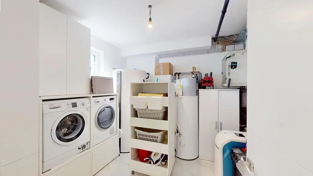 REPRÄSENTATIVE TRAUMVILLA IN BESTLAGE VON HIMBERG NÄHE WIEN & U1