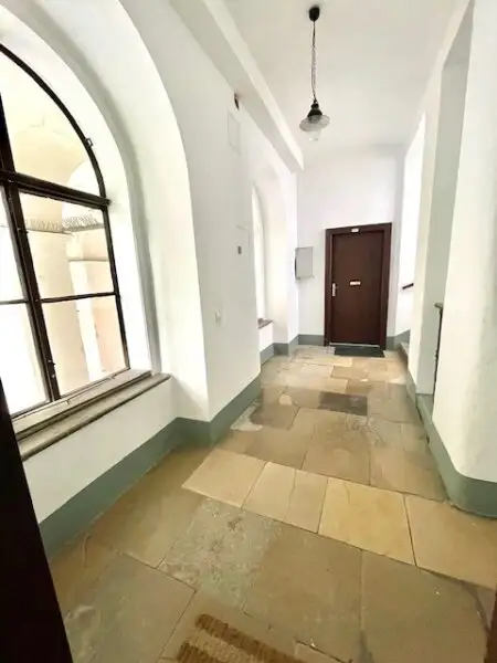 WOHNEN im 7-ten HIMMEL - INNENSTÄDTISCHE EIGENTUMSWOHNUNG- ELEGANTE Klassische Wiener-Altbau-Wohnung mit 2-Zimmern in Top Lage am SPITTELBERG - DURCHHAUS!