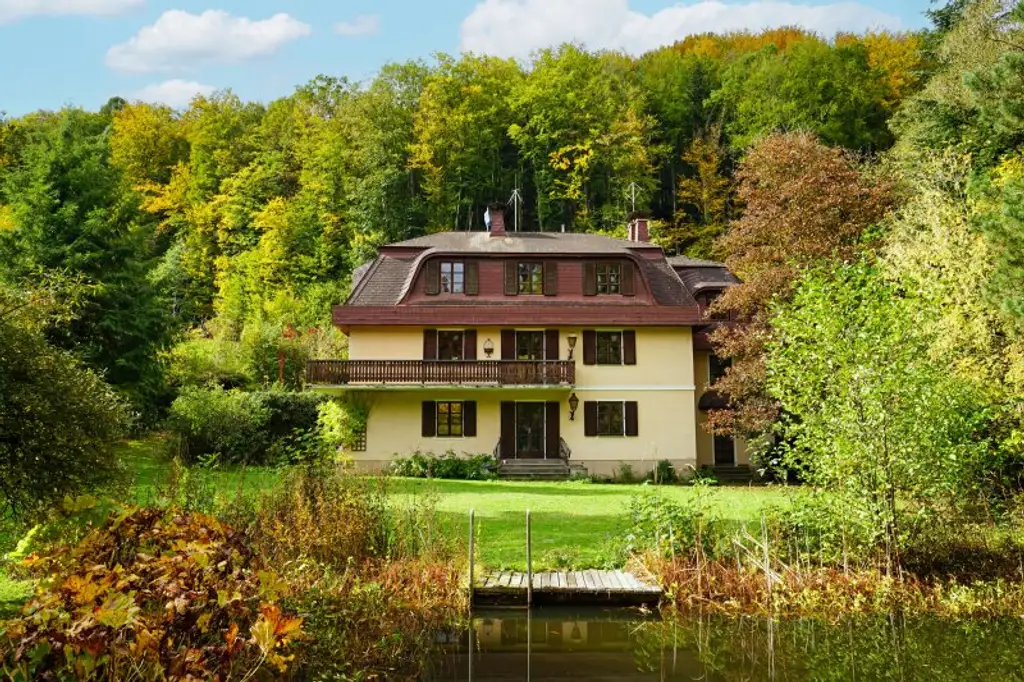 Prächtiges Landhaus mit Potenzial im Pressbaumer Zentrum - Grundstück teilbar!