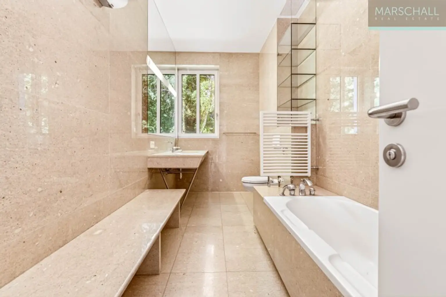 Elegantes Anwesen mit großzügigem Grundbesitz (11.045 m²) zur Vermietung