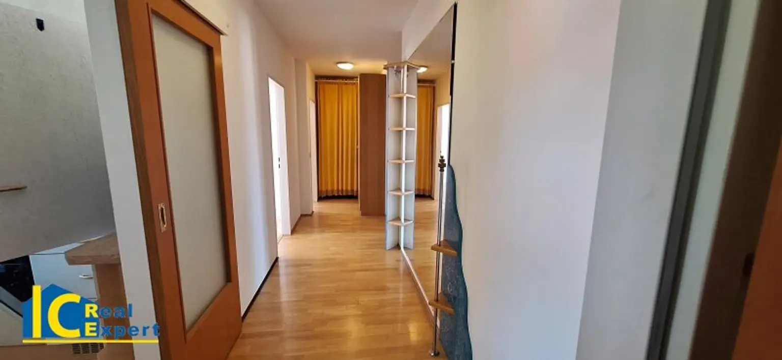 Zentral begehbare Zimmer