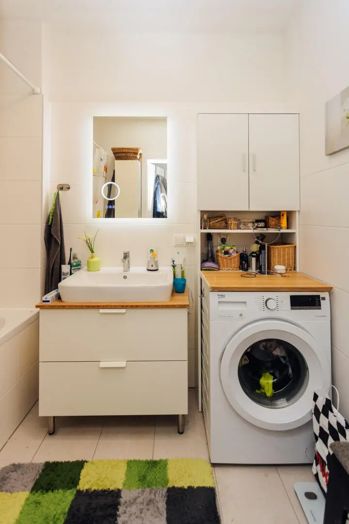 Moderne 2-Zimmer-Eigentumswohnung mit großem Balkon + Parkplatz + riesigem Kellerabteil