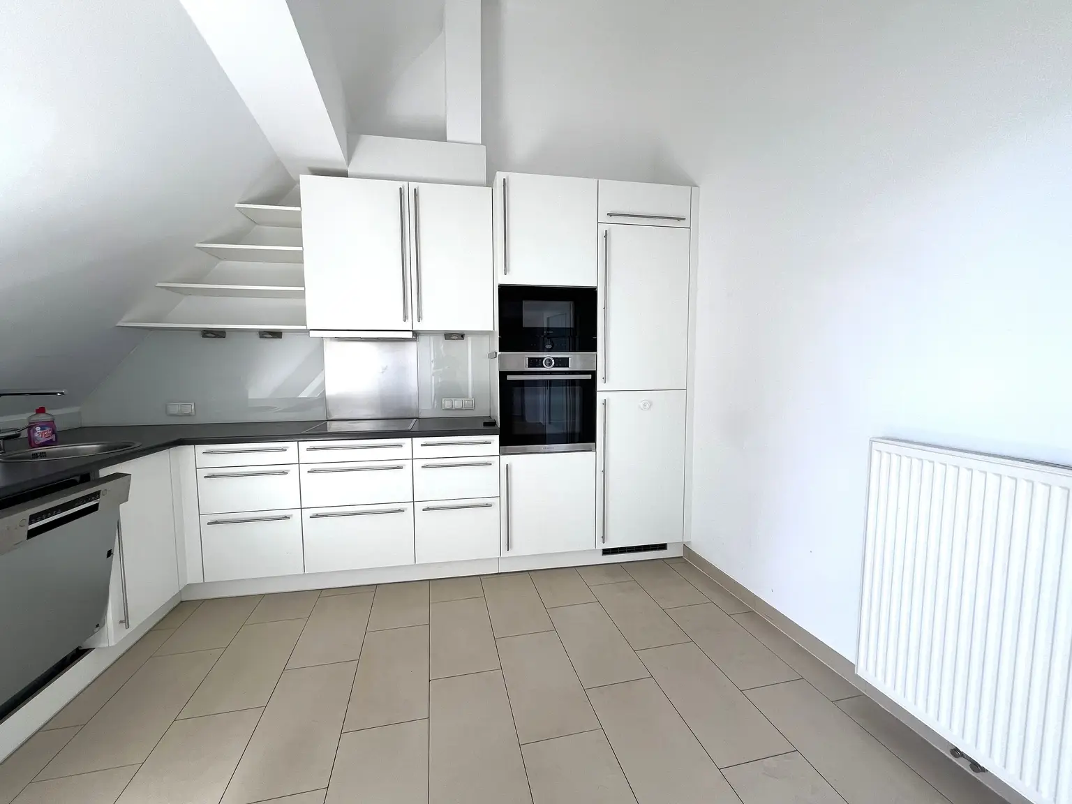 UNBEFRISTET: Wohnen in Bestlage: Attraktive klimatisierte Dachgeschoss-Wohnung in der Neubaugasse