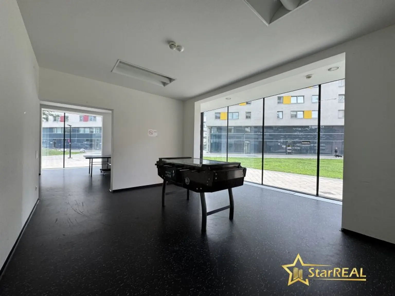 20. STOCK! TOP-WOHNUNG IM DELUGAN MEISSL TOWER. GARAGENPLATZ VORHANDEN. Sauna und Fitnessraum im Haus.