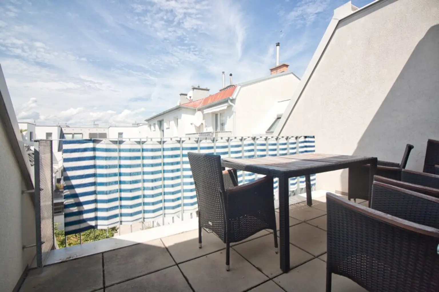 Wohlfühlwohnung mit 4 Zimmern | Terrasse mit Beschattung | Klima | zentral begehbar & ruhig gelegen