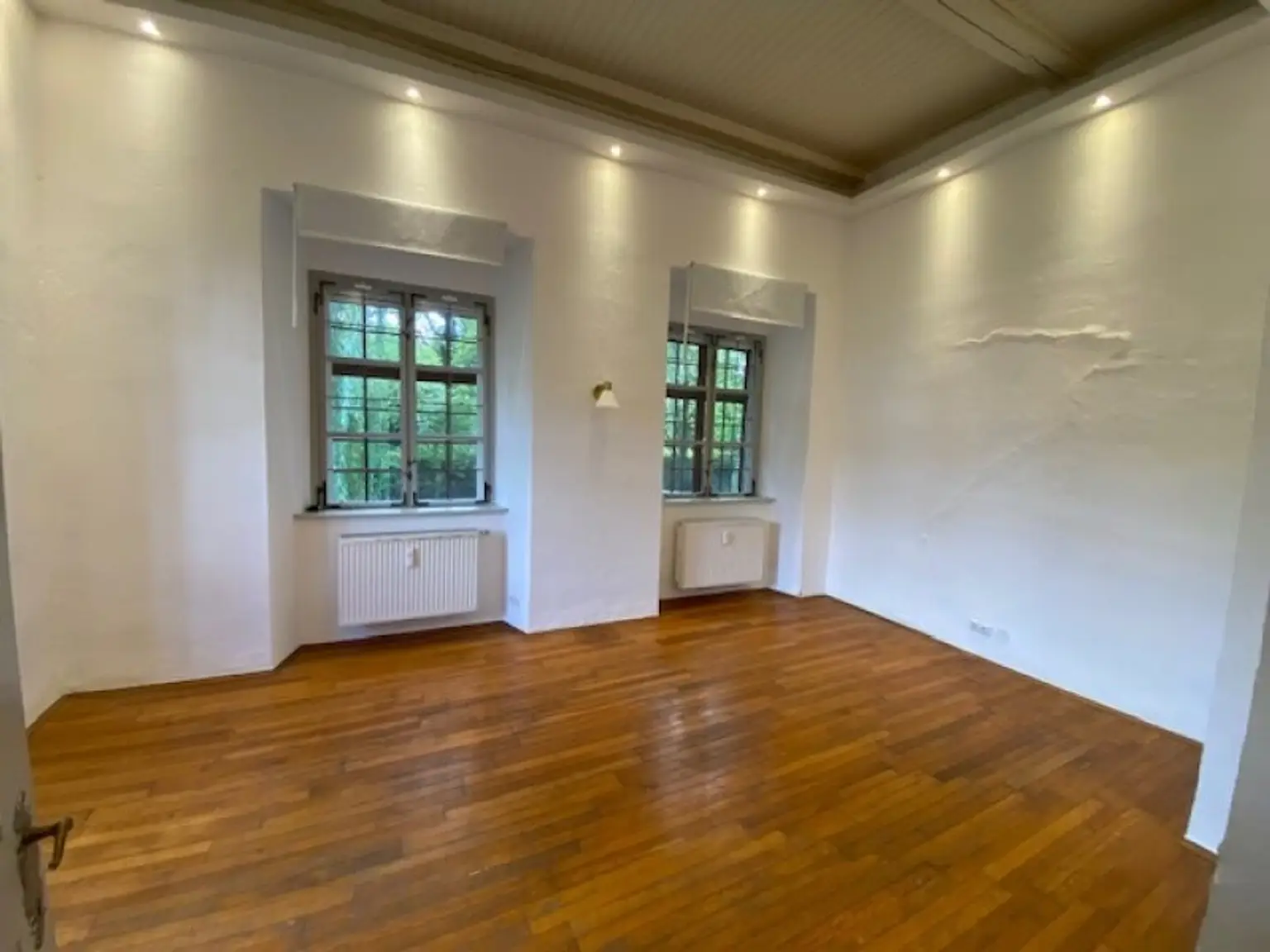 Traumhafte Gartenwohnung in Ebergassing: 140m² gepflegt mit Einbauküche und Badewanne!
