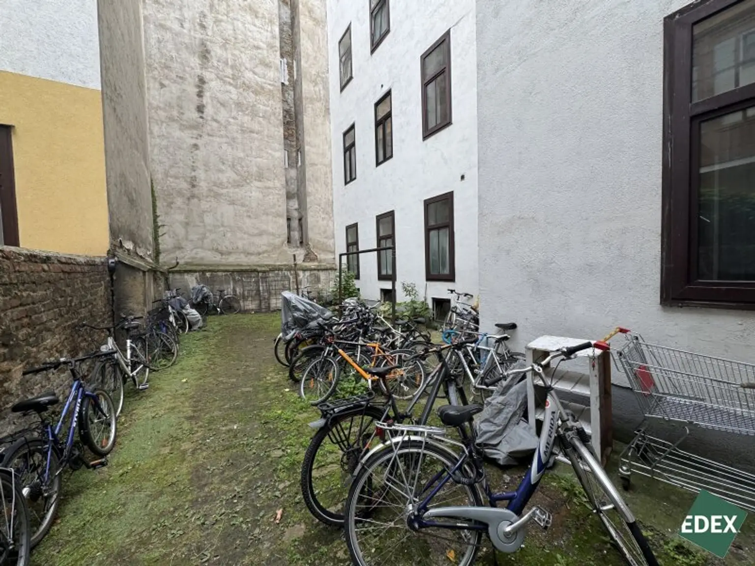 Wohnung mit Potential: Sanierungsbedürftige 2-Zimmer Wohnung nahe Augarten