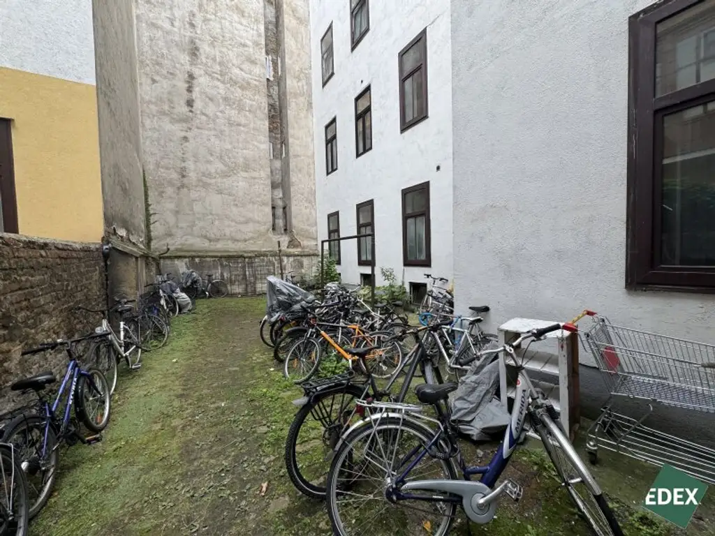 Wohnung mit Potential: Sanierungsbedürftige 2-Zimmer Wohnung nahe Augarten