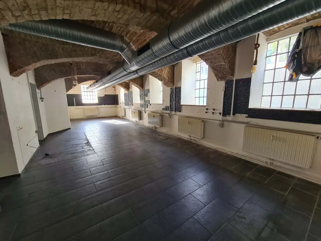 Vermietet, verlässlich, wertbeständig – € 1.078 / m² - 
4,8 % Rendite im Souterrain mit Zukunft