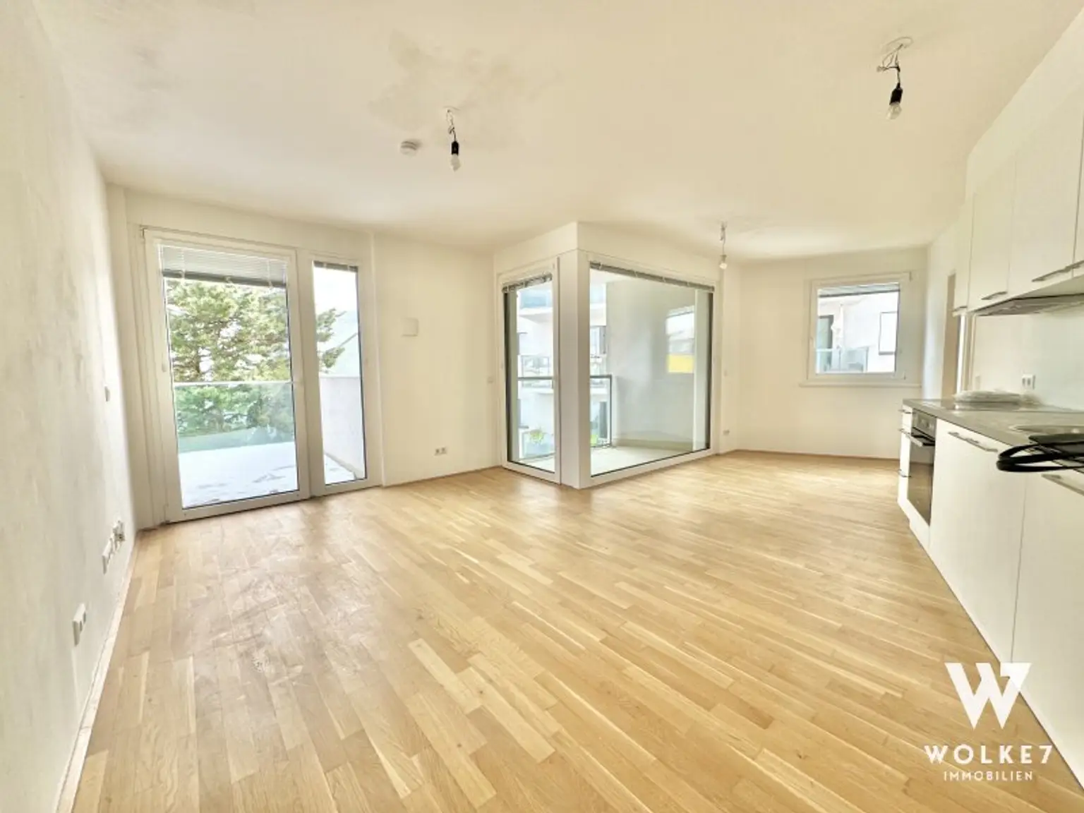Wunderschöne 2 Zimmer mit 2 Aussenflächen | Ruhig & hell | gut aufgeteilt | U1 Kagraner Platz