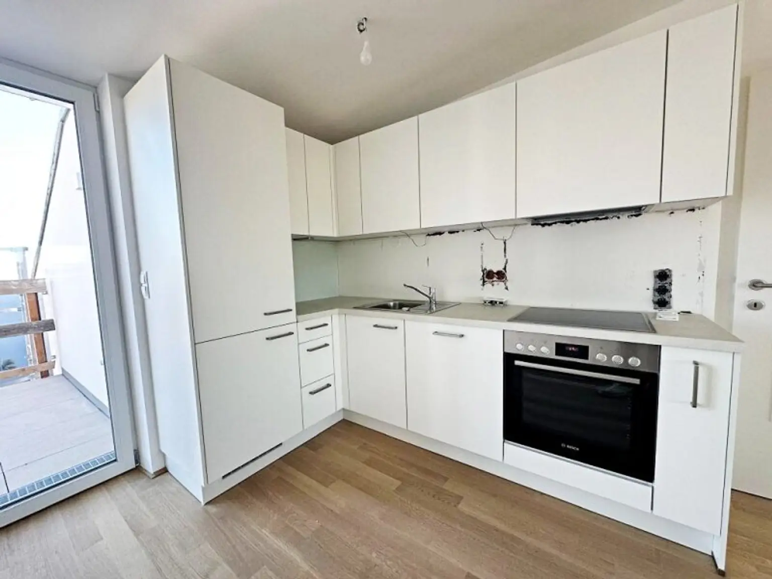ERSTBEZUG, DACHGESCHOSS, klimatisierte 82 m2 Neubau mit Balkon, Wohnküche, 2 Zimmer, Wannenbad, Parketten, Augarten