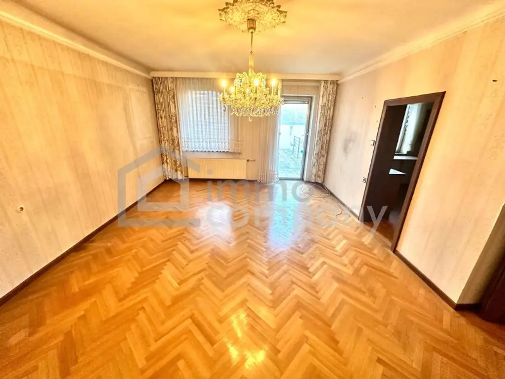 Traumhaftes Einfamilienhaus in Lassee: 9 Zimmer, Garten, Balkon und mehr!