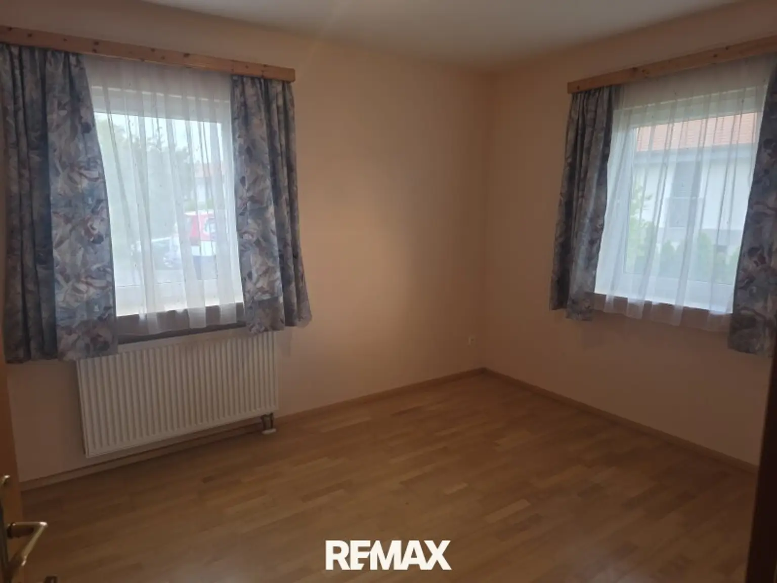 Zimmer 4, EG