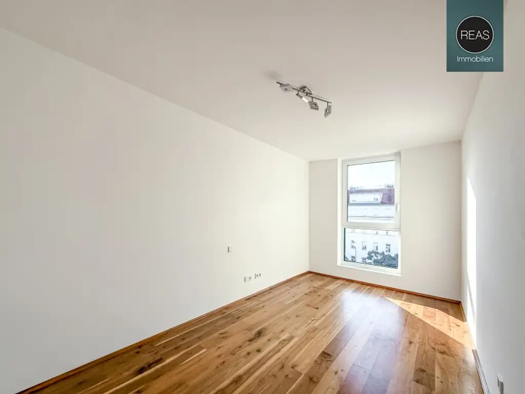 Provisionsfrei: Klimatisierte Dachgeschoss Maisonette mit 2 Terrassen und Kamin nahe Uno City!